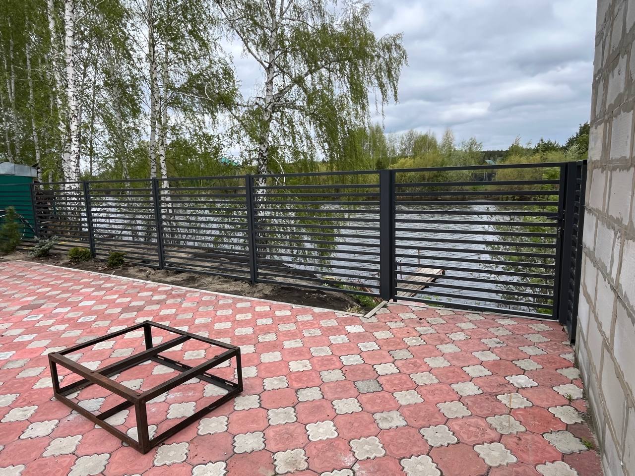 Изготовление и установка сварных секционных ограждений в Новосибирске