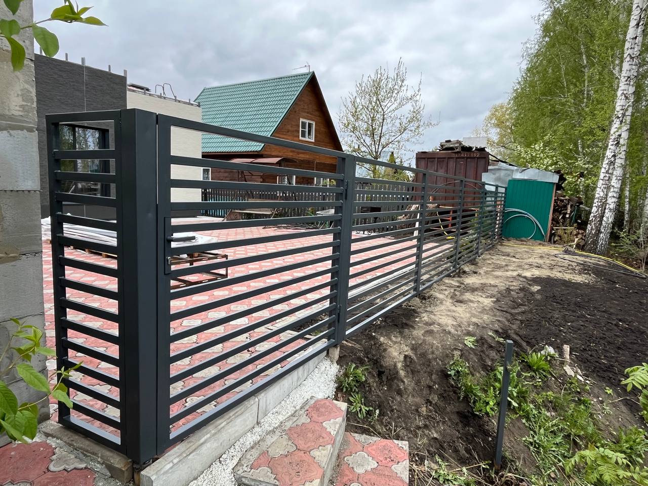 Изготовление и установка сварных секционных ограждений в Новосибирске